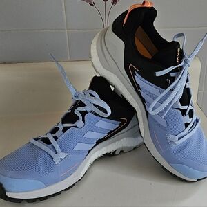 ADIDAS terrex waterproof goretex runners 8.5